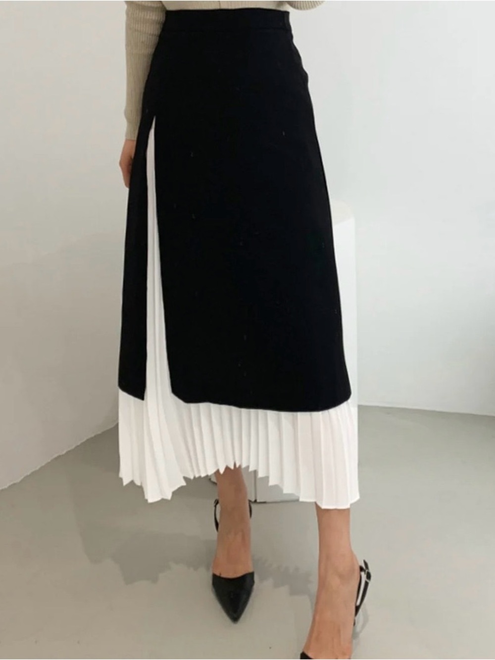 NWT Black & White Layered Pleated Midi Skirt